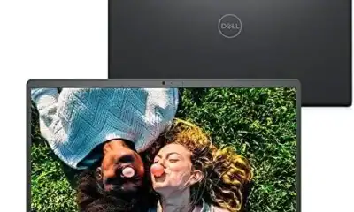 Laptops Dell modernos em uso ao ar livre com duas pessoas felizes deitados na grama.