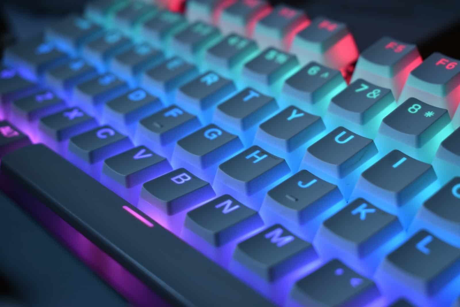 Melhores teclados mecânicos e silenciosos para home office