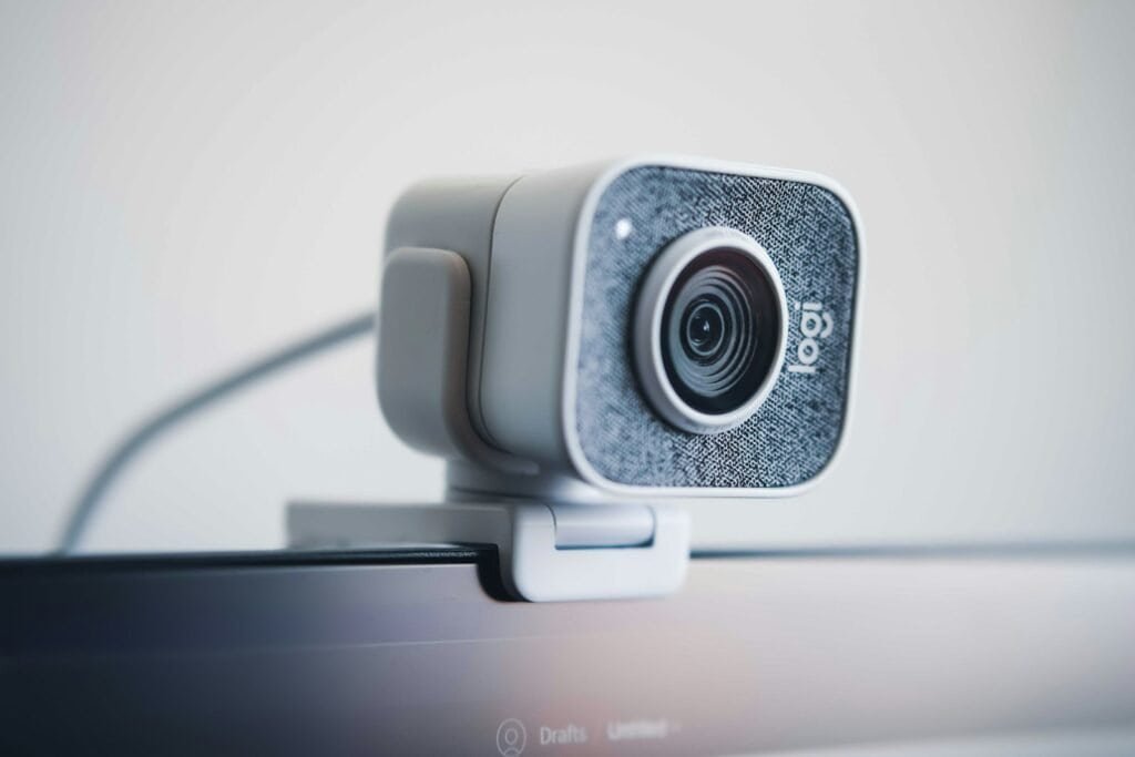 Melhores webcams para reuniões online com imagem profissional
