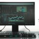 ÁREA de edição de vídeo em computador com software de edição de áudio e vídeo.