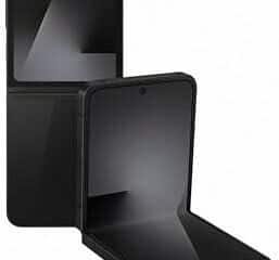 Smartphone dobrável preto aberto mostrando tela e design compacto.