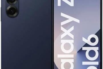 Smartphone Galaxy Z Fold 4 com câmera tripla e tela dobrável.