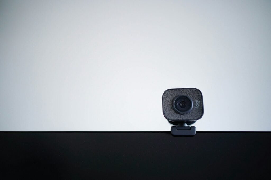 Câmera Logitech C920 HD Pro, webcam de alta definição para streaming e videoconferências.