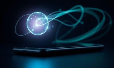 Bola de energia e tecnologia flutuando acima de um celular inteligente.