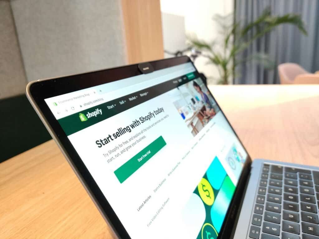 Shopify plataforma de comércio eletrônico para vendas online.