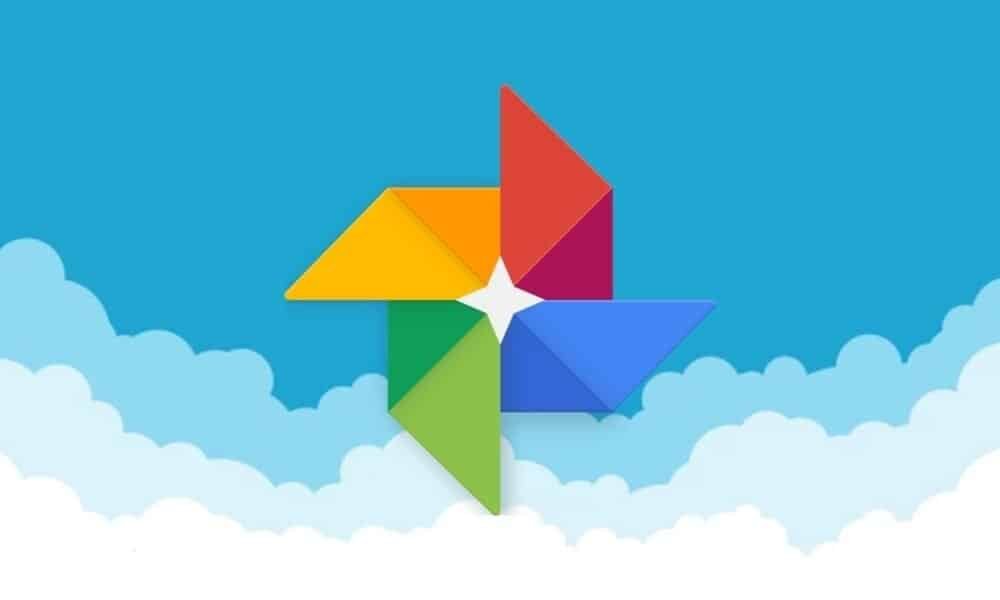 Google Fotos com nuvem azul e elementos coloridos, foco em tecnologia e armazenamento digital.
