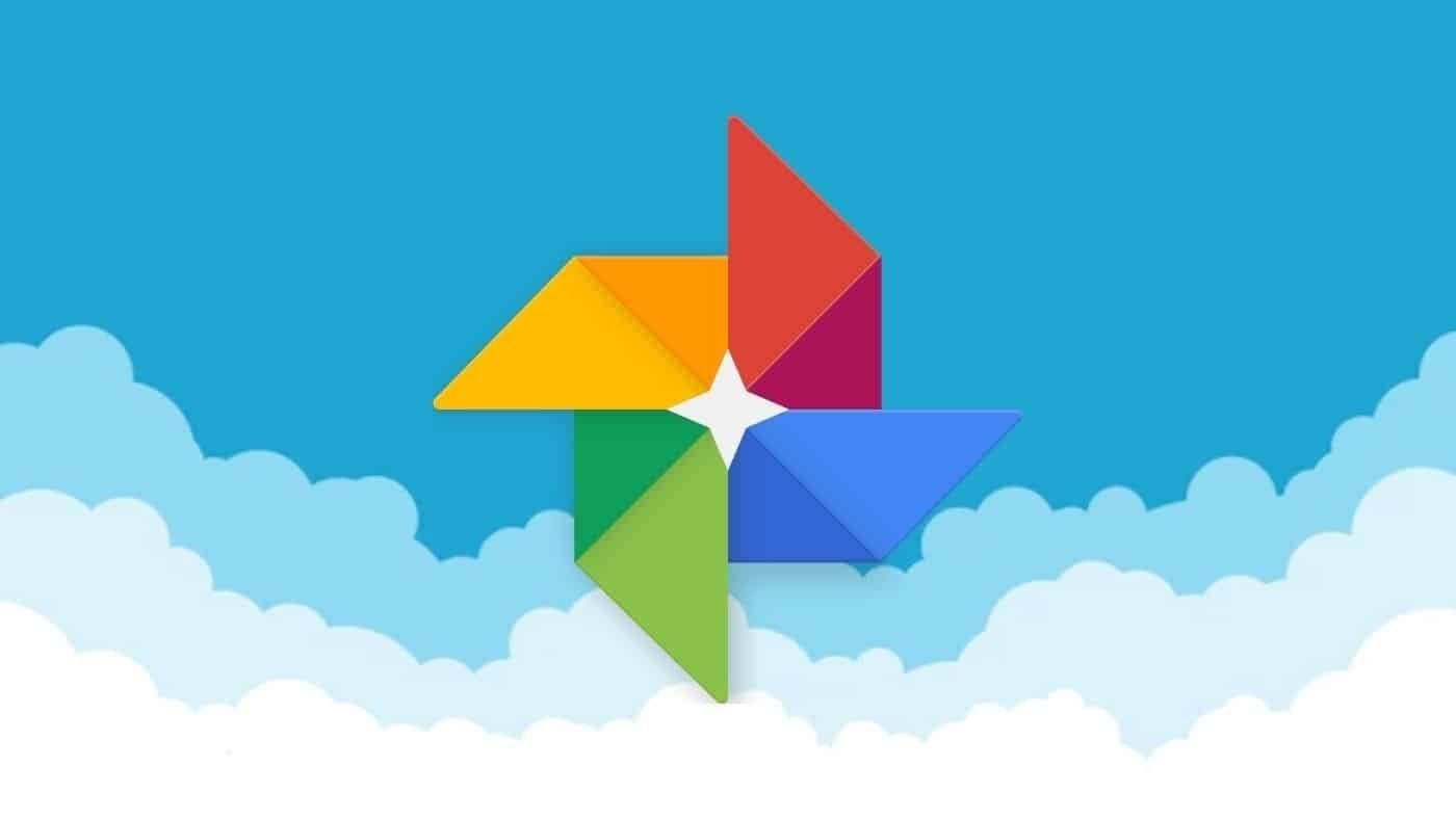 Google Fotos com nuvem azul e elementos coloridos, foco em tecnologia e armazenamento digital.