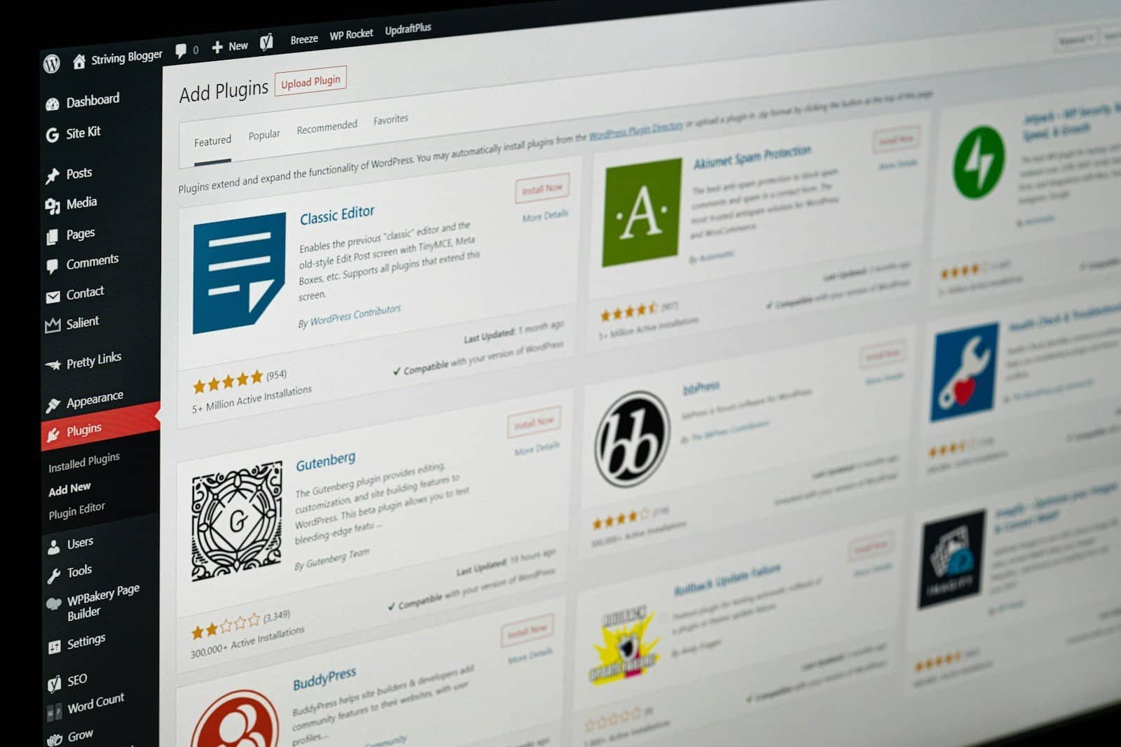 Plugins de WordPress para sites de tecnologia e blogs de inovação.