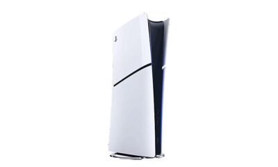 PlayStation 5 branca com design futurista e console de videogame de última geração.