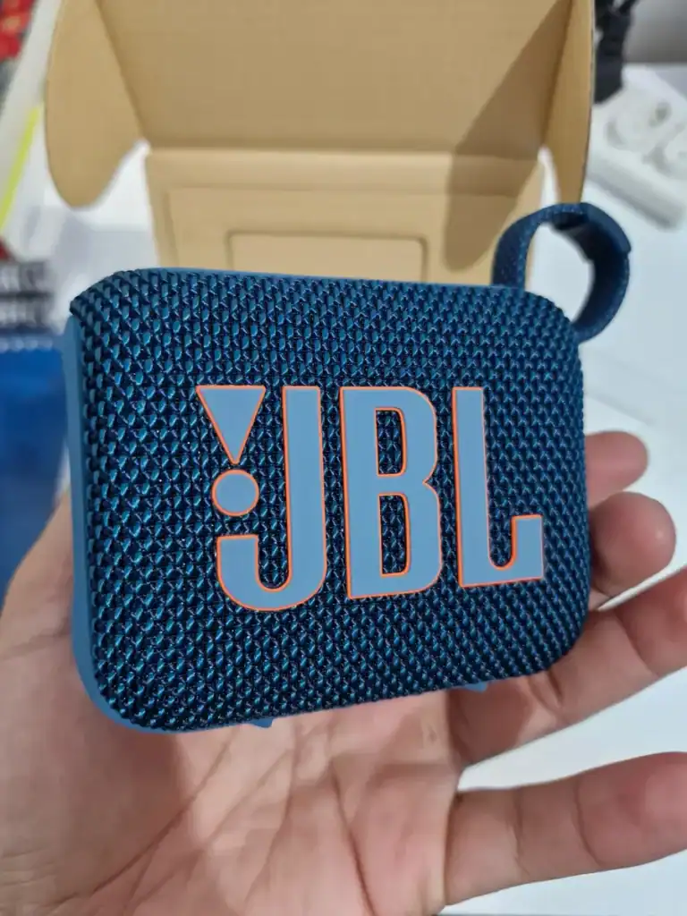 JBL portátil speaker, caixa de som Bluetooth portátil, tecnologia de áudio, som potente.
