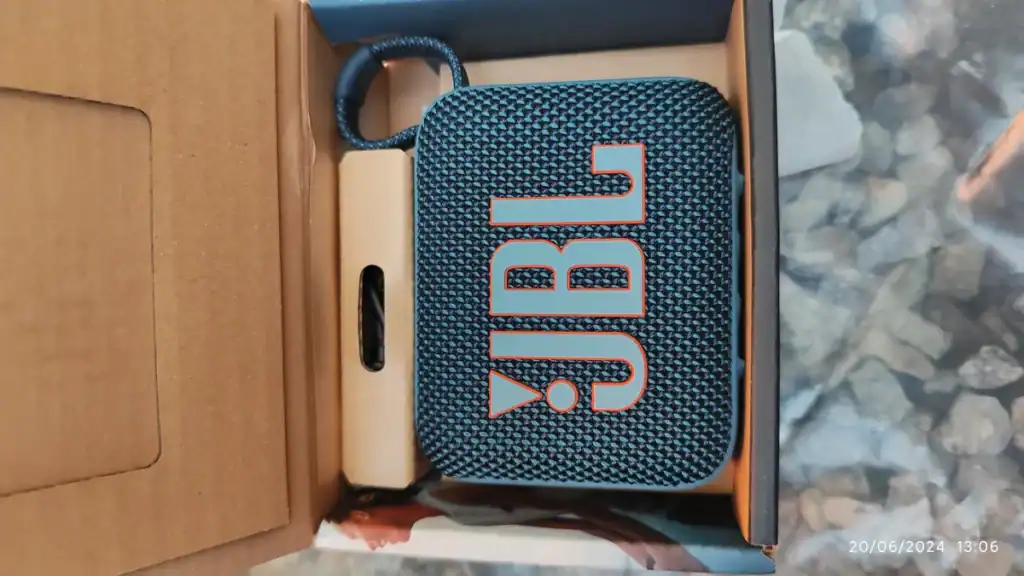 Bluetooth speaker portátil em embalagem de presente.