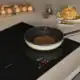 Ovos caipira frescos, xícara de café, panqueca de banana, mel, cafeteria, café da manhã saudável, ingredientes para café da manhã, alimentos naturais, receita de panqueca, culinária saudável.