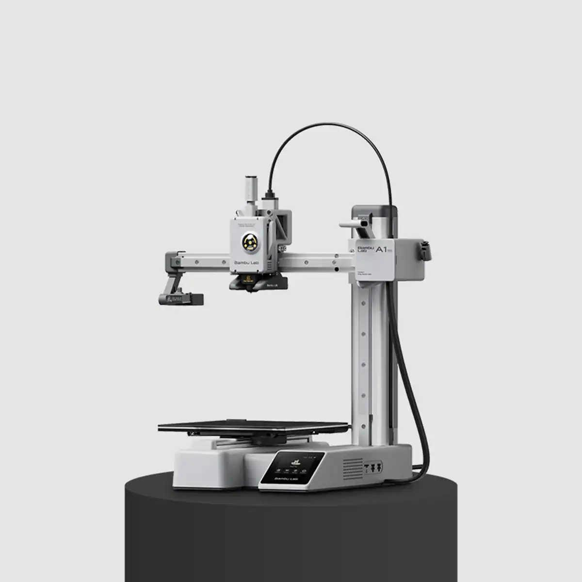 Robo cirúrgico Da Vinci Xi com tecnologia avançada para procedimentos médicos precisos.