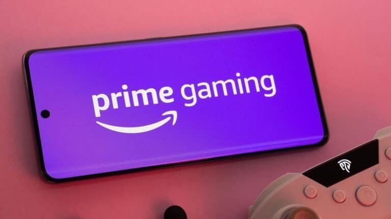 Smartphone exibindo logotipo do Prime Gaming, tecnologia de jogos, assinatura de jogos, evolução de dispositivos móveis, inovação em entretenimento digital.