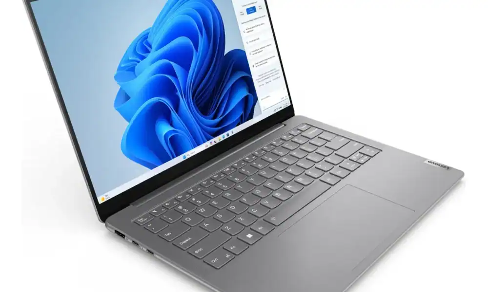 Notebook Lenovo com tela full HD e teclado brasileiro compacto, ideal para trabalho e estudos.