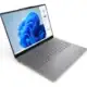 Notebook Lenovo com tela full HD e teclado brasileiro compacto, ideal para trabalho e estudos.