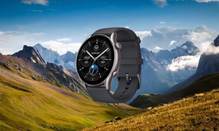 Smartwatch com tela circular e pulseira de silicone em cenário montanhoso revitalizante.