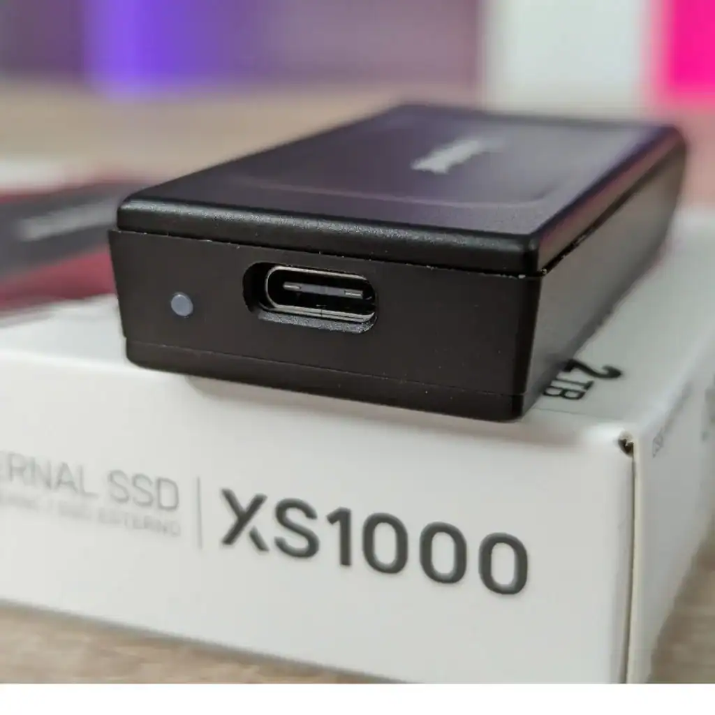Cabo USB-C para SSD externo Xs1000, alta velocidade, compatível com memória portátil de alta performance.