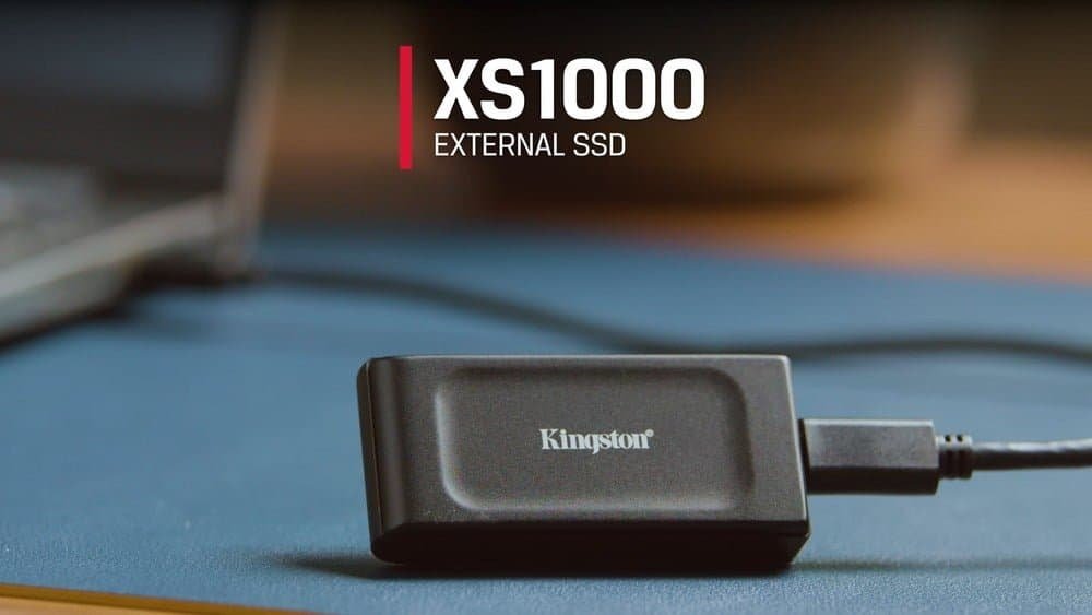 SSD Kingston XS1000 externo para armazenamento rápido e confiável.