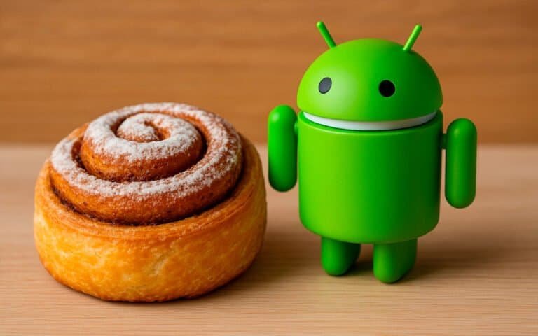 Snail cinnamon roll e brinquedo android, tecnologia e doces.