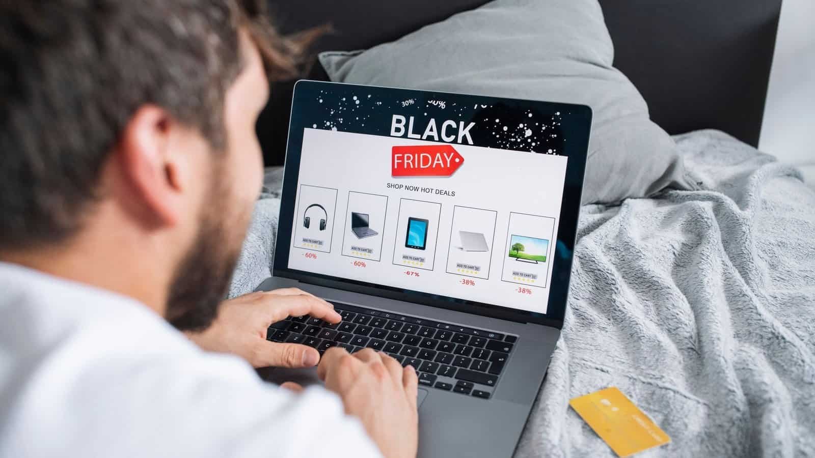 Computador portátil exibindo promoções de Black Friday para compras de eletrônicos e tecnologia.