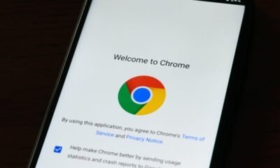 Navegador Chrome no smartphone com tela de boas-vindas.