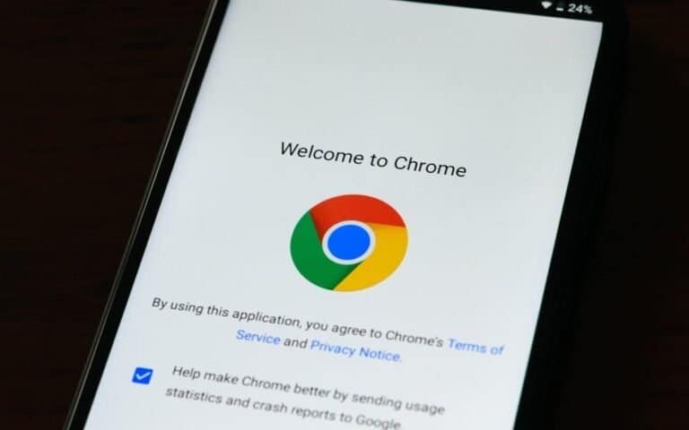 Navegador Chrome no smartphone com tela de boas-vindas.