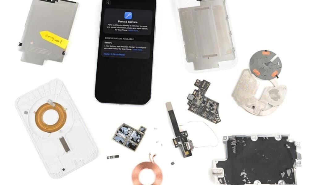 Componentes de reparo de smartphones desmontados, peças internas e hardware.