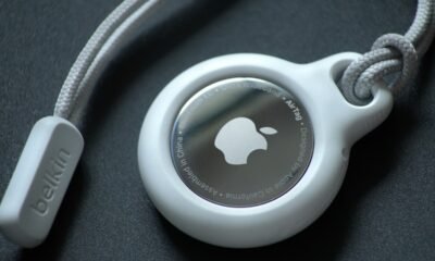 Fone de ouvido AirTag da Apple com design inovador e tecnologia avançada.