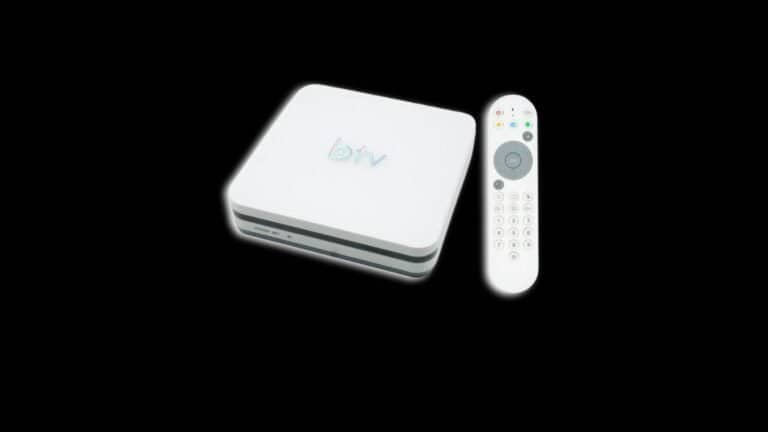 Imagem de mini PC Android com controle remoto para streaming, jogos e uso doméstico.