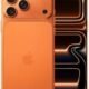 Imagem de um iPhone 13 Pro na cor laranja com câmera tripla.