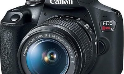 Câmera Canon EOS Rebel T7 com lente 18-55mm, ideal para fotografia amadora e profissional.
