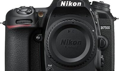 Câmera Nikon D7500 com alta resolução, ideal para fotografia profissional e entusiastas de tecnologi.