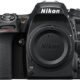 Câmera Nikon D7500 com alta resolução, ideal para fotografia profissional e entusiastas de tecnologi.