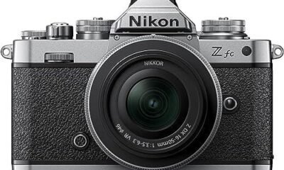 Câmera Nikon Z fc com lente intercambiável, ideal para fotografia digital.