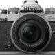Câmera Nikon Z fc com lente intercambiável, ideal para fotografia digital.