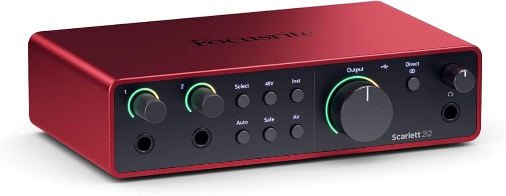 Fone de ouvido Focusrite Scarlett 2i2 vermelho com controles de volume e entrada de áudio.
