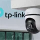 Câmera de segurança TP-Link ao ar livre com design moderno e alta resolução, ideal para monitorament.