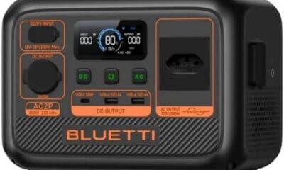 Bateria portátil Bluetti com display digital mostrando níveis de carga e saída de energia. Ideal par.