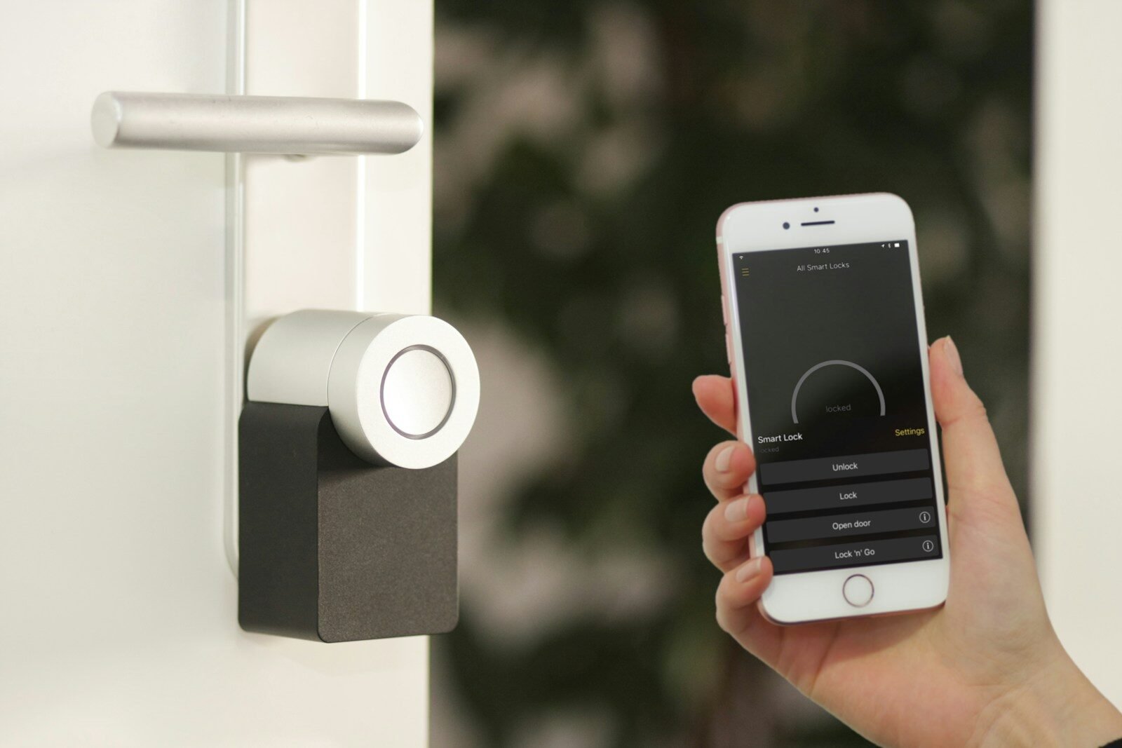 Cerradura inteligente conectada ao smartphone, permitindo controle remoto e segurança aprimorada par.
