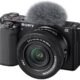 Câmera Sony com microfone de gravação para vídeos de alta qualidade.
